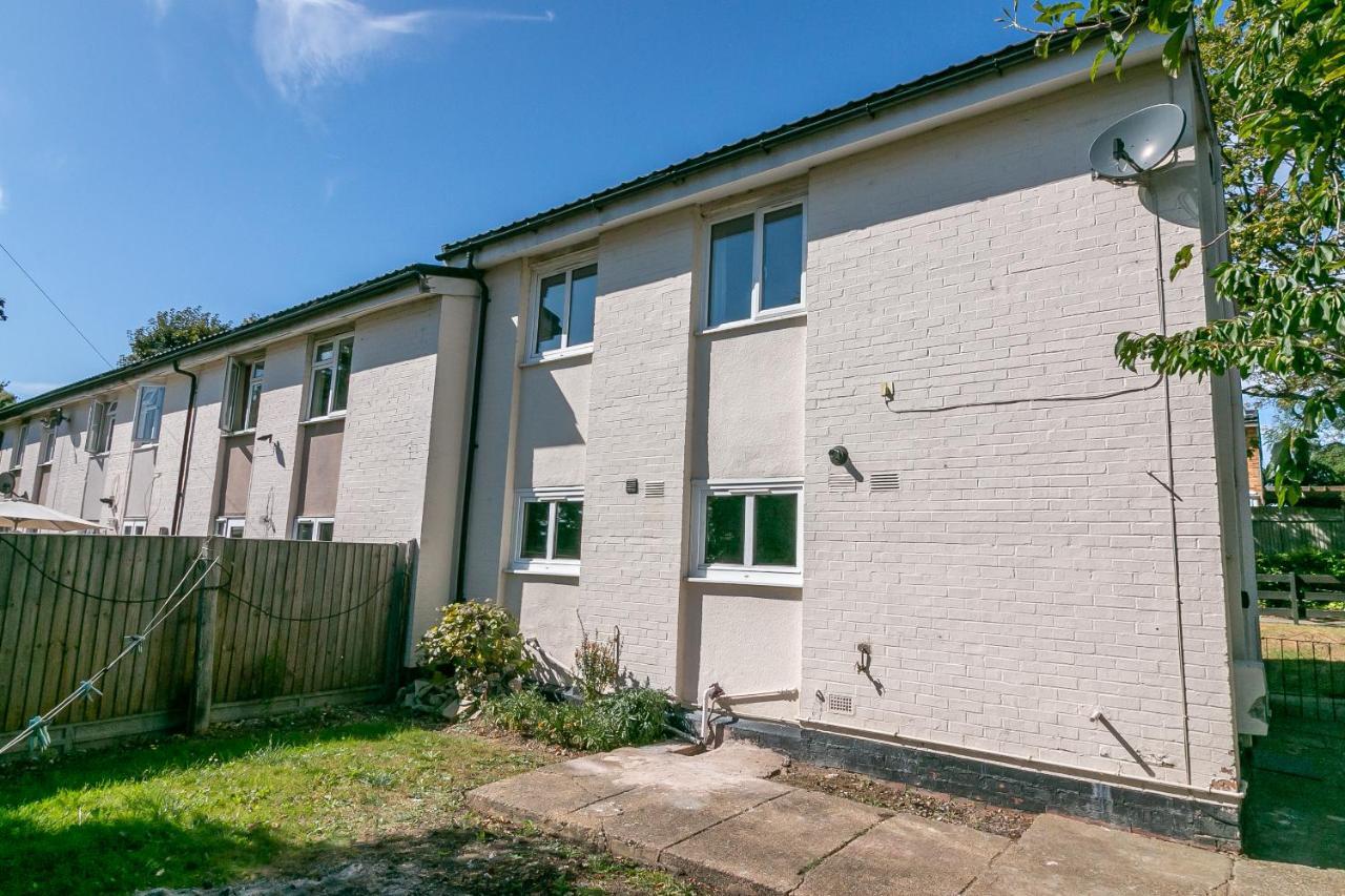Hillcrest Lodge Stevenage Bagian luar foto