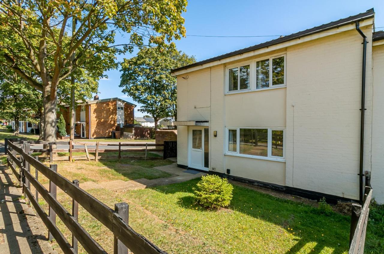 Hillcrest Lodge Stevenage Bagian luar foto