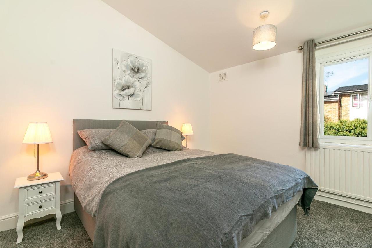 Hillcrest Lodge Stevenage Bagian luar foto
