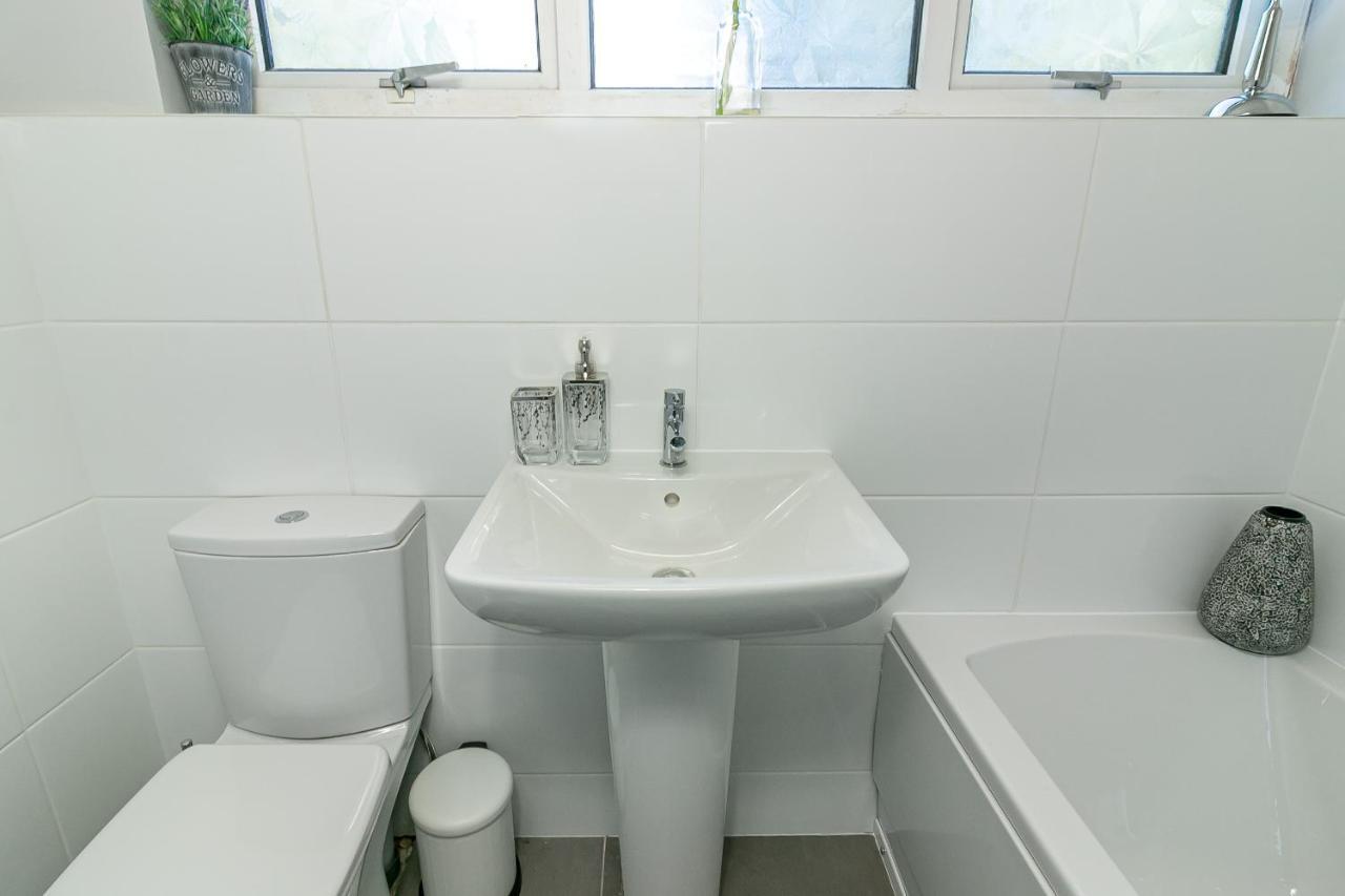 Hillcrest Lodge Stevenage Bagian luar foto